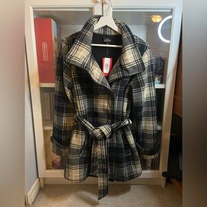 Lady Hathaway Size Medium Fleece Plaid Coat
